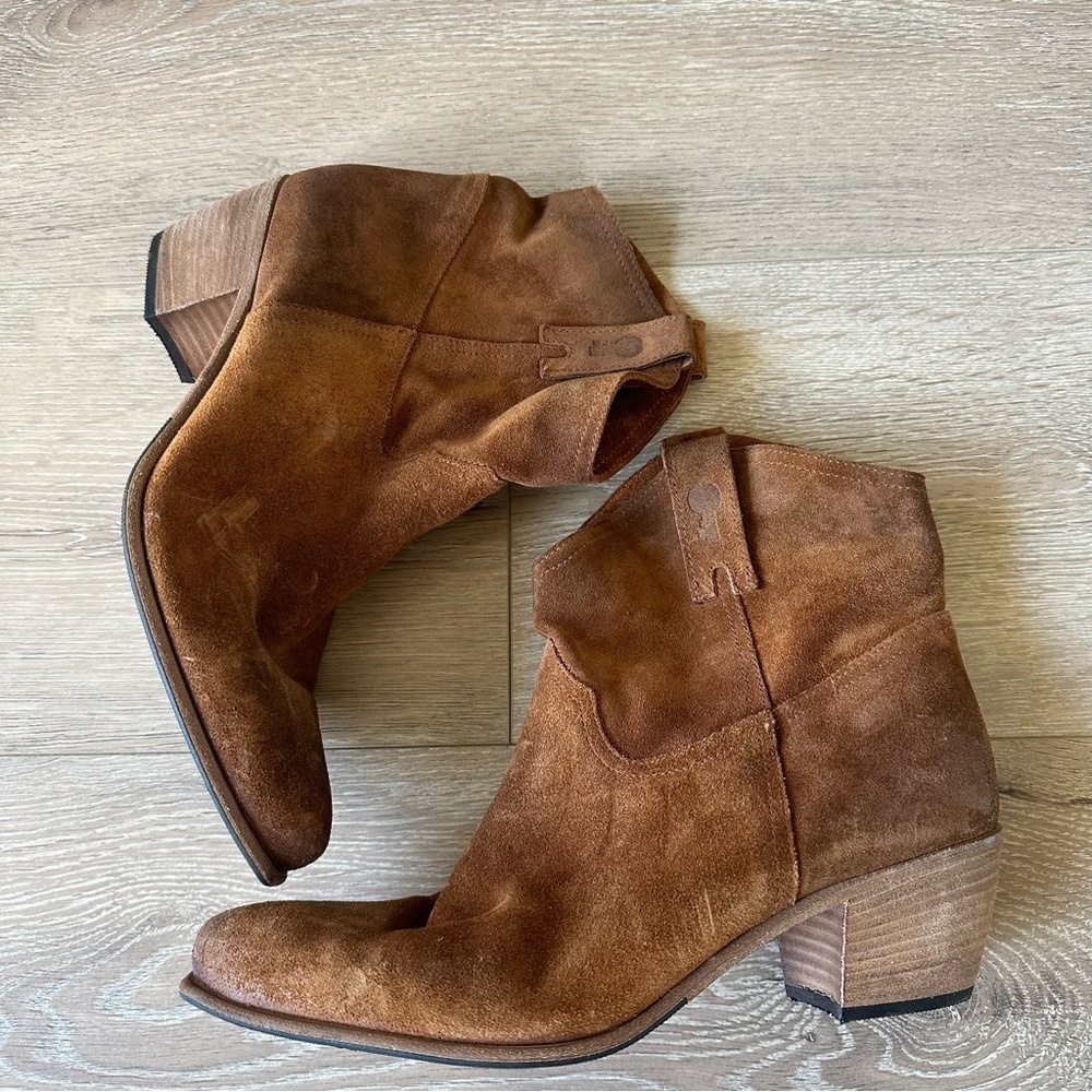 New Benheart Suede Western Style Booties Shoes Sz 41/ 11